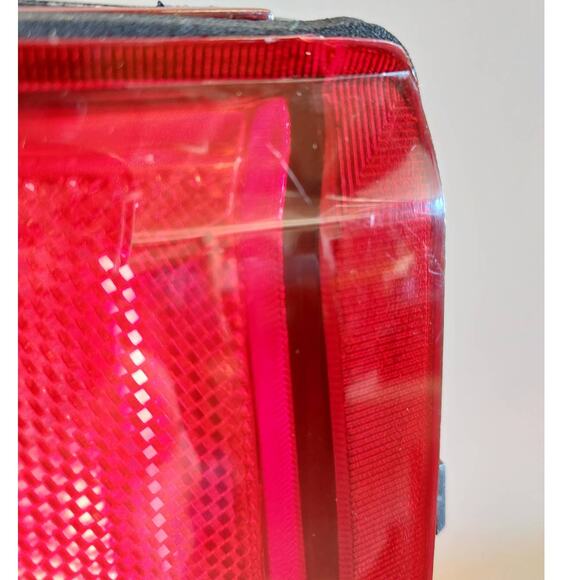 Right Tail Light for 88–99 Chevy GMC Cadillac Truck GM080-B0002 Replacement - Picture 4 of 11